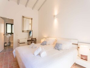 4 chambres, fer et planche à repasser, Wi-Fi gratuit