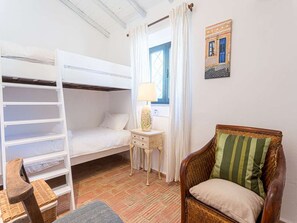 4 chambres, fer et planche à repasser, Wi-Fi gratuit