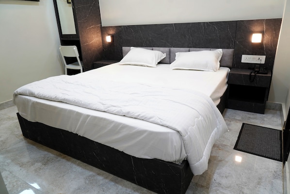 Comfort Room, Multiple Beds, Private Bathroom | Desk, laptop workspace, free WiFi