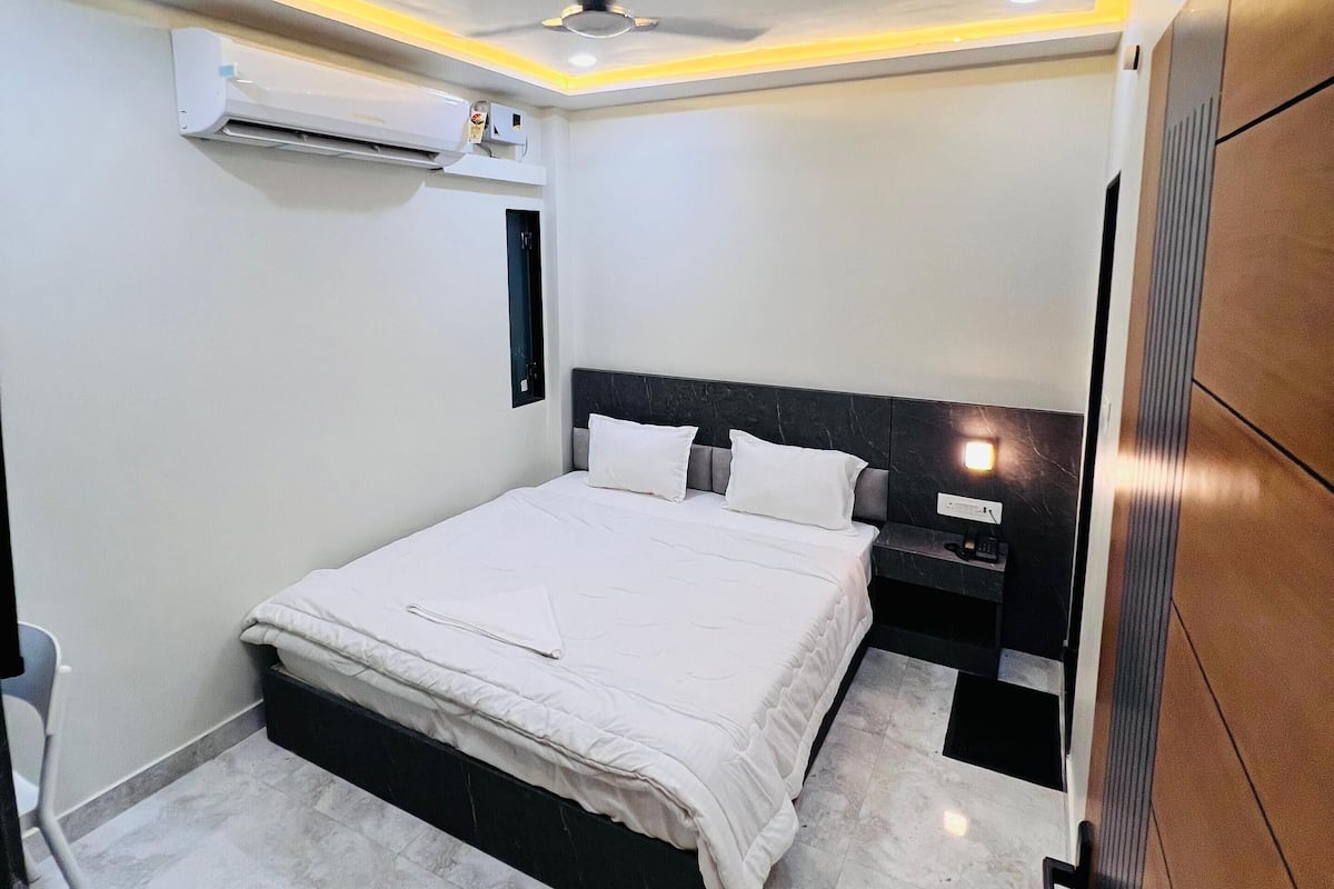 Comfort Room, Multiple Beds, Private Bathroom | Desk, laptop workspace, free WiFi