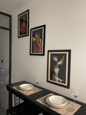 Dining - Modern Cozy Kilimani Apartment 17th Floor - 2 Minutes From Yaya Centre (Nairobi)