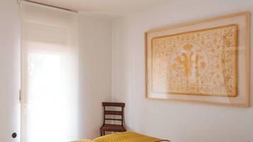 4 bedrooms, desk, iron/ironing board, travel crib