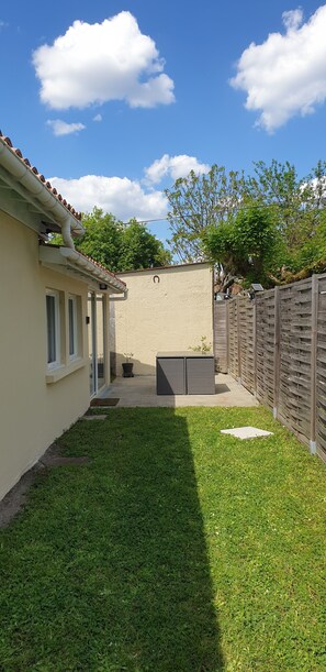 Property grounds - Welcome to Yoyo and Cristina (Arès)