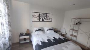 1 bedroom, travel crib, free WiFi, bed sheets - Welcome to Yoyo and Cristina (Arès)