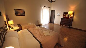 3 soveværelser, skrivebord, strygejern/strygebræt, gratis Wi-Fi