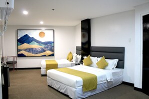 Phòng Suite dành cho gia đình | Minibar, bàn, truy cập Internet không dây miễn phí, bộ trải giường