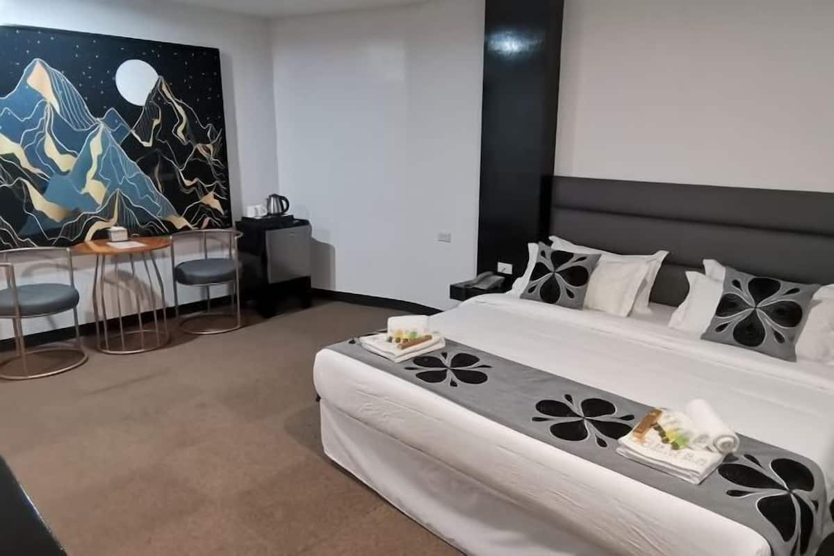 Minibar, desk, free WiFi, bed sheets