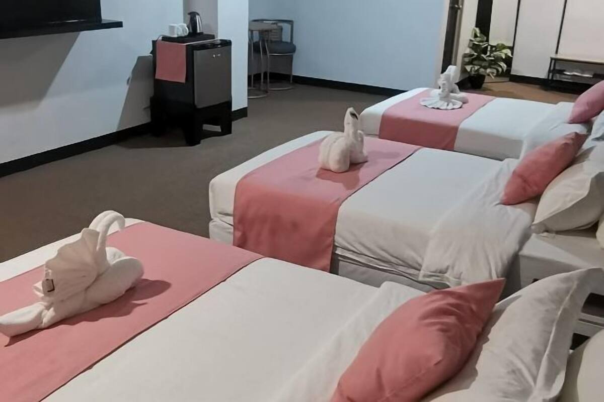 Minibar, Schreibtisch, kostenloses WLAN, Bettwäsche