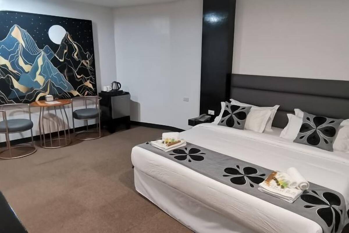 Minibar, Schreibtisch, kostenloses WLAN, Bettwäsche