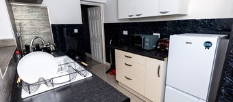 4BR House Near City & Stadium
