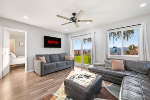 Televisión, libros y estéreo 