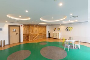 Zona de jocs infantil: coberta
