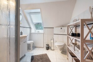 تجهيزات دش، مجففات شعر، مناشف