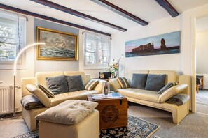 TV, DVD player, stereo - Apartment 'Helgoland' with Shared Terrace, Shared Garden and Wi-Fi (Cuxhaven)