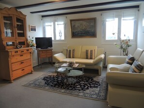 Fernseher, DVD-Player, Stereoanlage