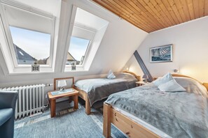 2 bedrooms, iron/ironing board, WiFi, bed sheets