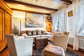 TV, DVD player, stereo - Apartment 'Scharhörn' with Shared Terrace, Shared Garden and Wi-Fi (Cuxhaven)