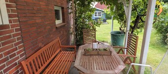 Family-friendly vacation home near the North Sea with large garden & 4 bedrooms