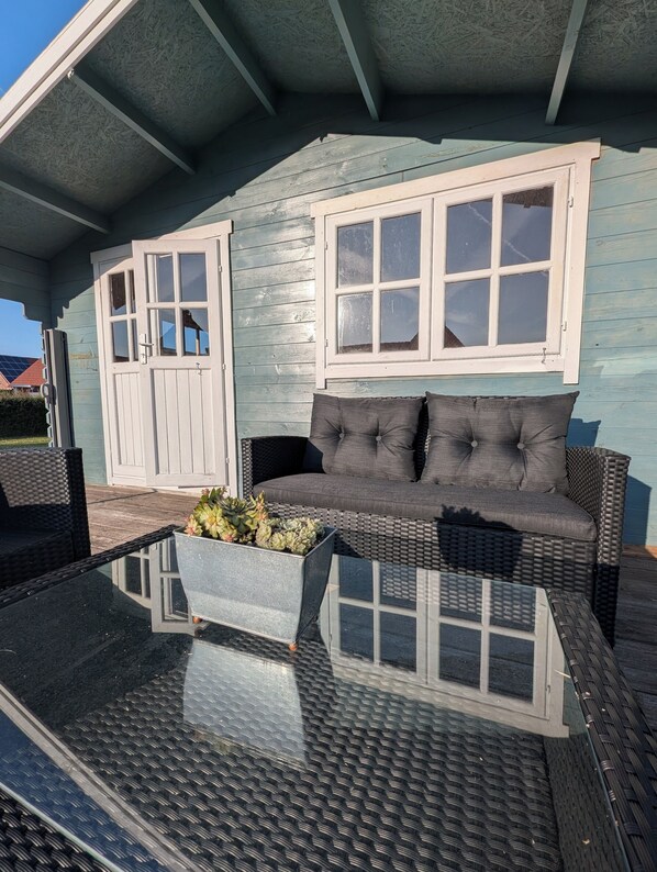 Terrace/patio - Family-friendly vacation home near the North Sea with large garden & 4 bedrooms (Holtgast)