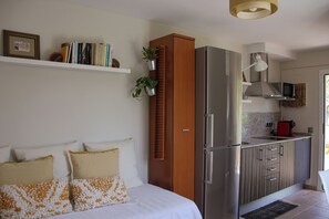 1 chambre, bureau, fer et planche à repasser, Wi-Fi gratuit