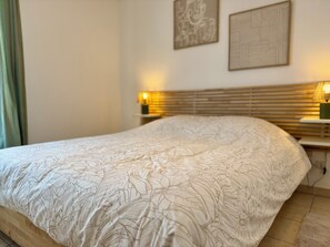 2 slaapkamers, een strijkplank/strijkijzer, wifi, beddengoed