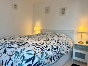 2 chambres, fer et planche à repasser, Wi-Fi, draps fournis