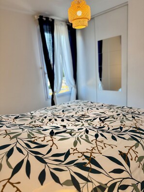 2 chambres, fer et planche à repasser, Wi-Fi, draps fournis