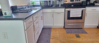 Gather Away mobile home in charming Hinesville with WiFi, AC