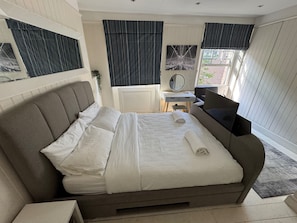 3 quartos, Wi-Fi de cortesia, roupa de cama
