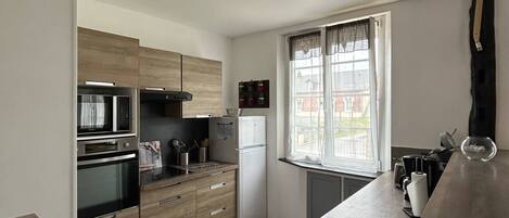 Micro-ondes, four, plaque de cuisson, lave-vaisselle