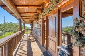 Terrace/patio - 7BD Retreat w/ Pool, Hot Tub—Sleeps 28 | Pet Friendly (Burnet)