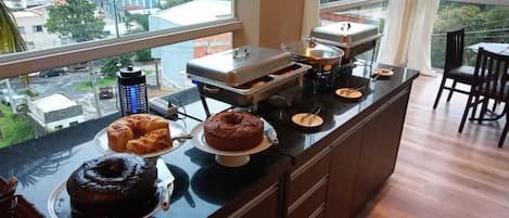 Colazione a buffet inclusa, servita tutte le mattine