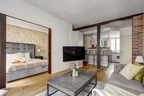 City Apartment, 2 Bedrooms, Non Smoking | Living area | 40-inch Smart TV with satellite channels