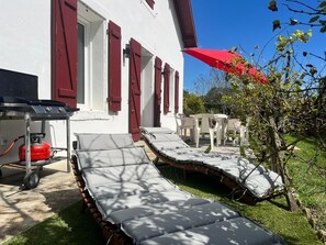 Outdoor dining - Serenity and relaxation 3 km from the beach (Tarnos)