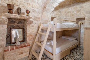 2 bedrooms, iron/ironing board, travel cot