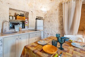 Fridge, microwave, oven, highchair - Villa Frarogi by Rentbeat (Ostuni)