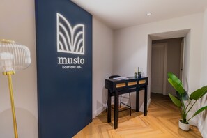 Reception - Musto Boutique Apartments (Naples)