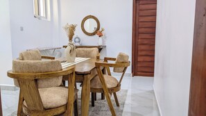 Apartment, 3 Schlafzimmer, Balkon, Stadtblick | Speisen