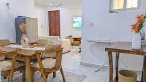 Apartamento, 3 quartos, sacada, vista para a cidade | Parte interna