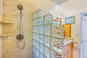 Shower, hair dryer, towels