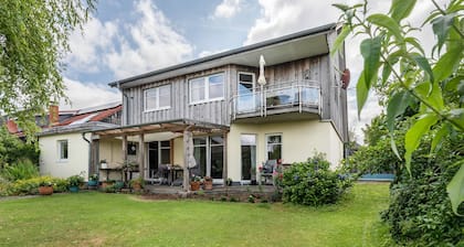 Apartment 'Am Rande Neumünsters' with Balcony