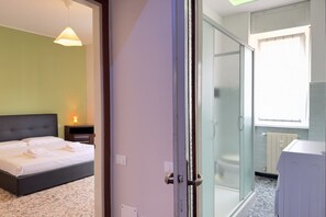 2 chambres, fer et planche à repasser
