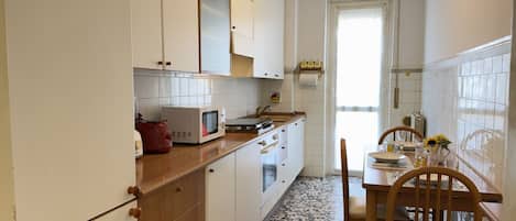 Fridge, microwave
