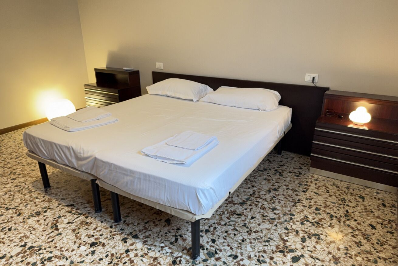 2 Schlafzimmer, Bügeleisen/Bügelbrett