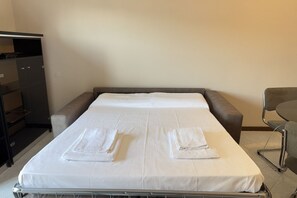 2 bedrooms, iron/ironing board