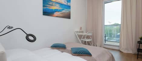 2 bedrooms, desk, iron/ironing board, travel crib