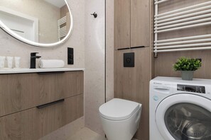 Shower, free toiletries, hair dryer, towels