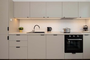 Réfrigérateur, four, plaque de cuisson, lave-vaisselle