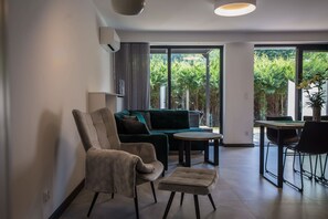 TV - Tasteful Apartment | Terrace, Parking, Air Conditioning (Szczyrk)