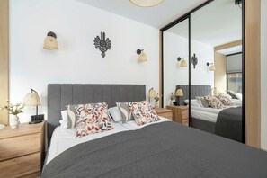 1 dormitorio, tabla de planchar con plancha, wifi y ropa de cama